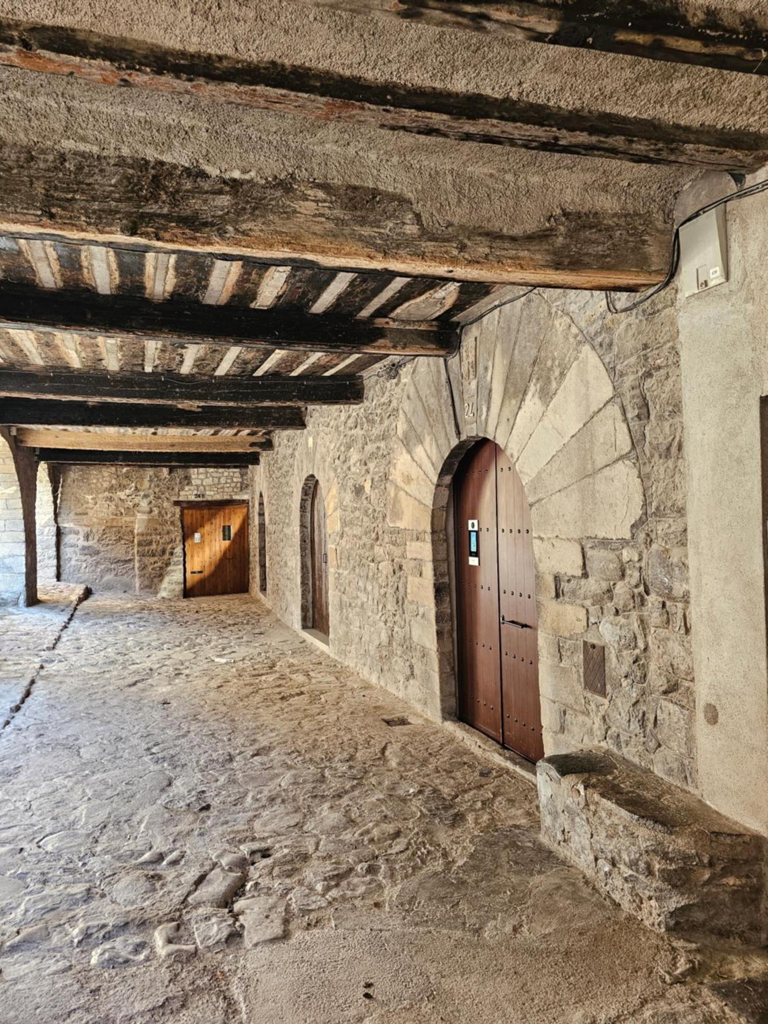 En El Corazon De Baga, Precioso Pueblo Medieval Exterior photo